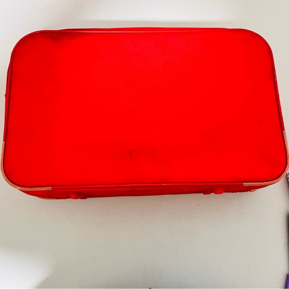 1980's vintage Care Bear Red Luggage READ! - Picture 15 of 16